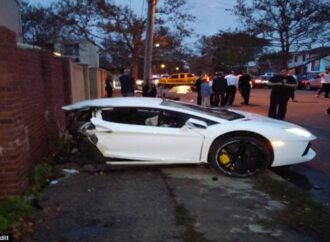 Aksident në Brooklyn, ndahet në dysh “Lamborghini”